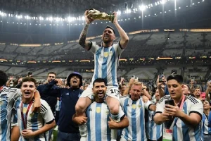 Messi con Argentina, campeón mundial - el síndrome potenciador. 